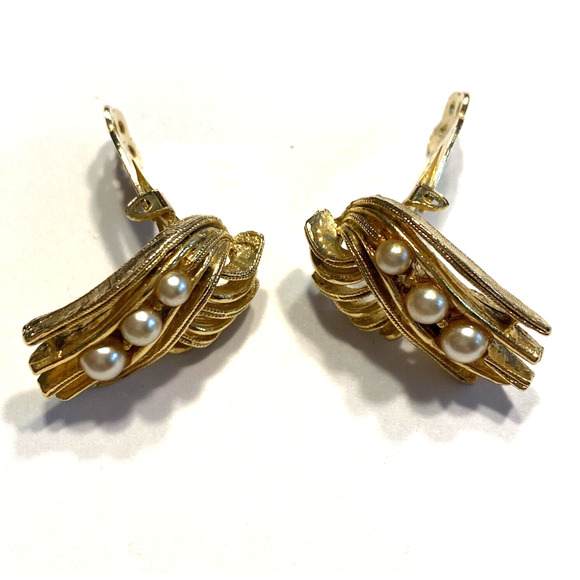 Lisner Clip On Earrings Textured Gold & Faux Pearl Beads Dressy 70s Vintage - Picture 7 of 7